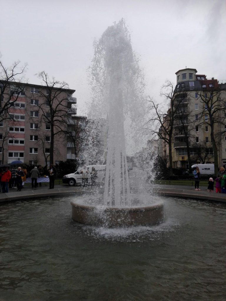 Start der Brunnensaison am Viktoria-Luise-Platz