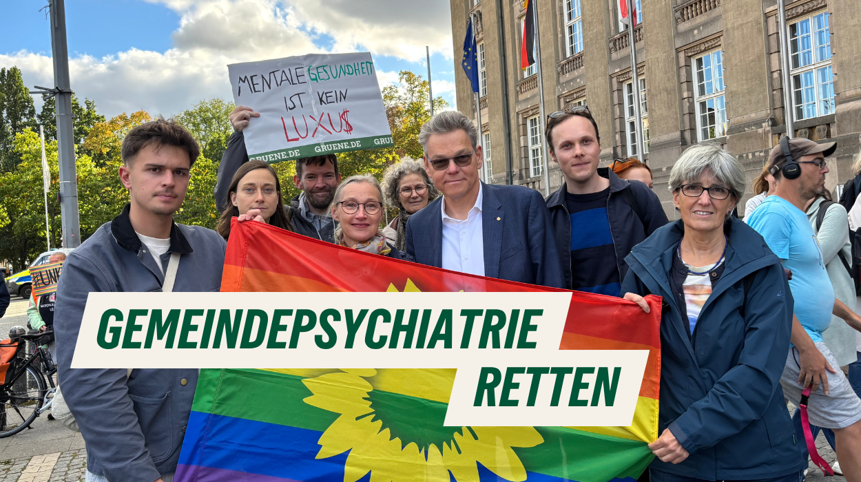 Gemeindepsychiatrie in Tempelhof-Schöneberg retten: Protest vor dem Rathaus Schöneberg
